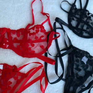 Angel set in black & Angel set in red